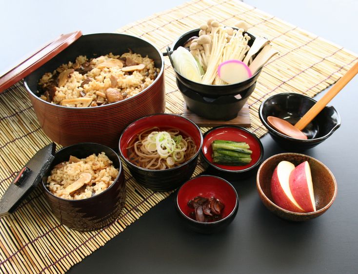 信州きのこ鍋と松茸ごはん食べ放題 (季節限定)
